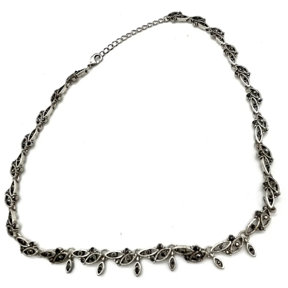 Crown Trifari Antique Silver Tone Marcasite Dainty Leaf Petal Chain 16